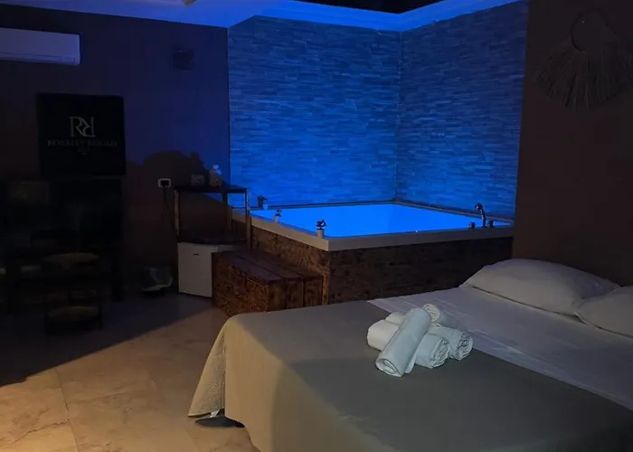 Royalty Rooms & Spa